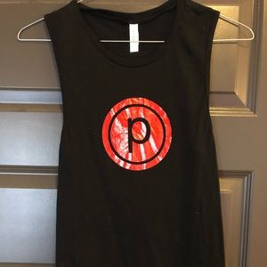 Pure barre red circle p top